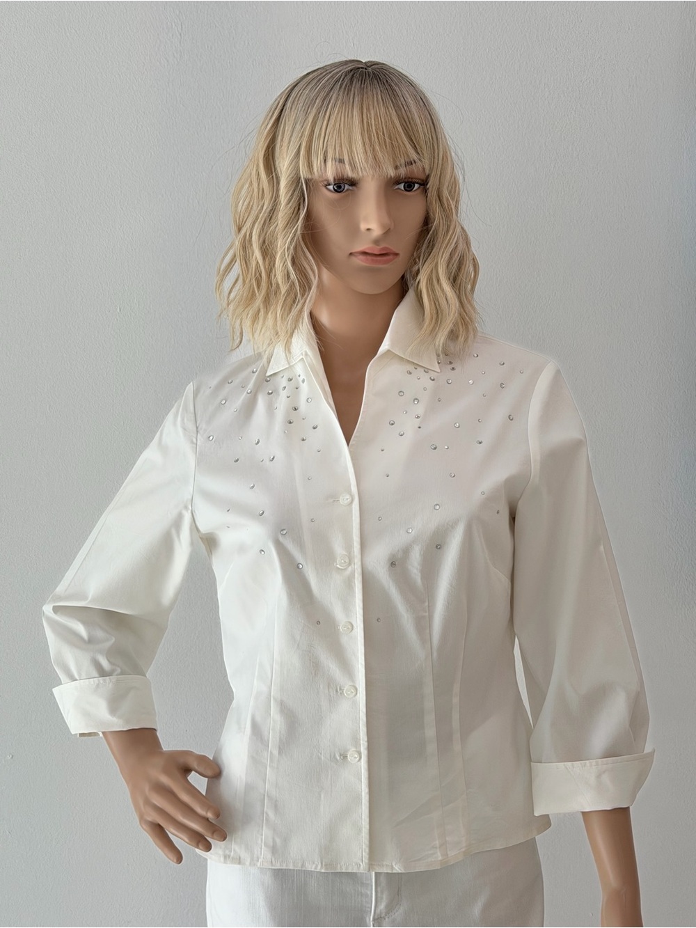 Pretty Nine West White Embellished Button-Front Blouse with Crystals, Size 6 - Picture 2 of 12